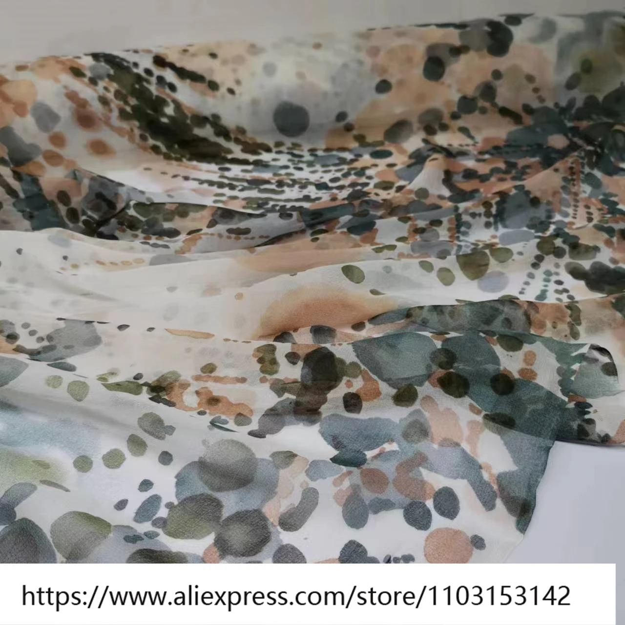 Summer Light and Slightly Transparent Narrow 8Momme Contrast Color Silk Arbor Fabric Fashion Dress
Summer Light and Slightly Transparent Narrow 8Momme Contrast Color Silk Arbor Fabric Fashion Dress