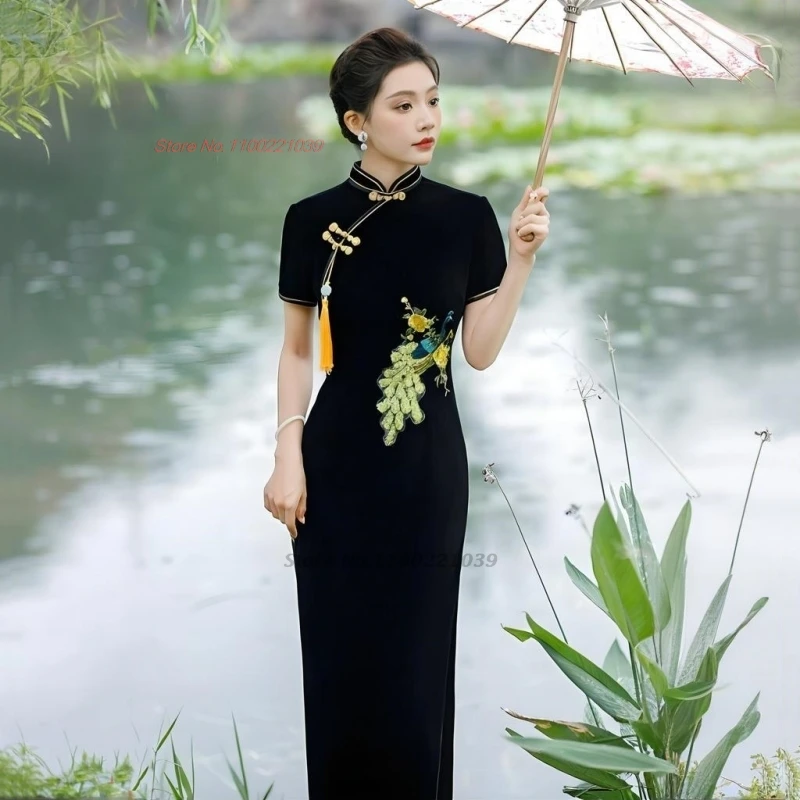 Китайское винтажное платье 2025 года, улучшенное Cheongsam, национальное бархатное платье Ципао с вышивкой павлина, ретро банкетное вечернее платье Ципао
Китайское винтажное платье 2025 года, улучшенное Cheongsam, национальное бархатное платье Ципао с вышивкой павлина, ретро банкетное вечернее платье Ципао