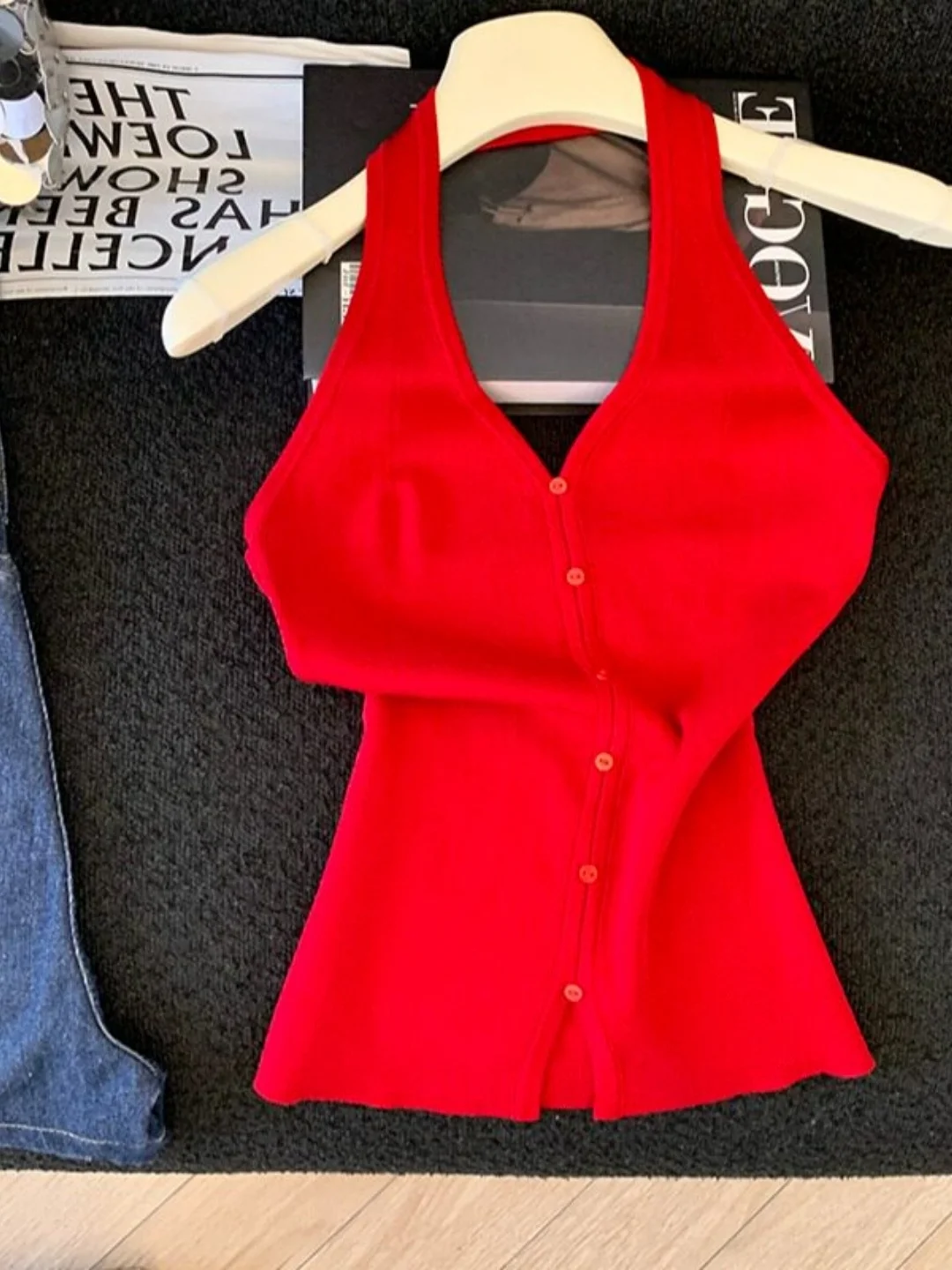 High-End Women's Slim Fit Backless Tank Top Summer Thin Outerwear Neck Hanging Strap Vest Fashionable Casual Color
High-End Women's Slim Fit Backless Tank Top Summer Thin Outerwear Neck Hanging Strap Vest Fashionable Casual Color