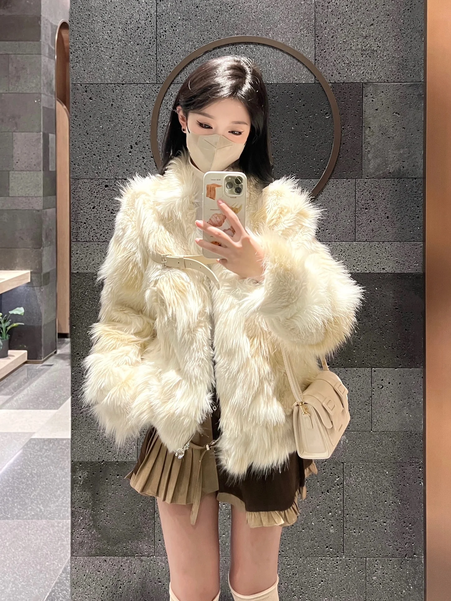 Winter Women Plush Jacket Korean Fashion 2023 New Fluffy Faux Fur Jacket Chic Plush Designer Luxury Elegant Fur Coats B135
Winter Women Plush Jacket Korean Fashion 2023 New Fluffy Faux Fur Jacket Chic Plush Designer Luxury Elegant Fur Coats B135