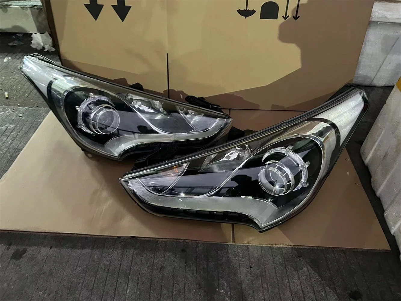 Передняя фара автомобиля в сборе для Hyundai Veloster дневные ходовые огни DRL указатель поворота
Передняя фара автомобиля в сборе для Hyundai Veloster дневные ходовые огни DRL указатель поворота