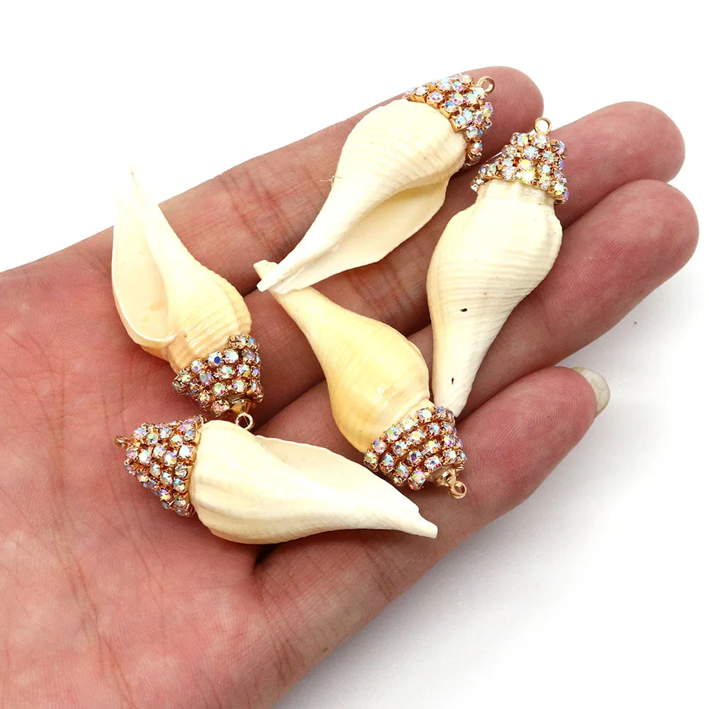 17x49mm Natural Seashell Pendants Conch with Rhinestones Bohemia Style Charm Jewelry Necklace Suitable for DIY Craft Accessories
17x49mm Natural Seashell Pendants Conch with Rhinestones Bohemia Style Charm Jewelry Necklace Suitable for DIY Craft Accessories