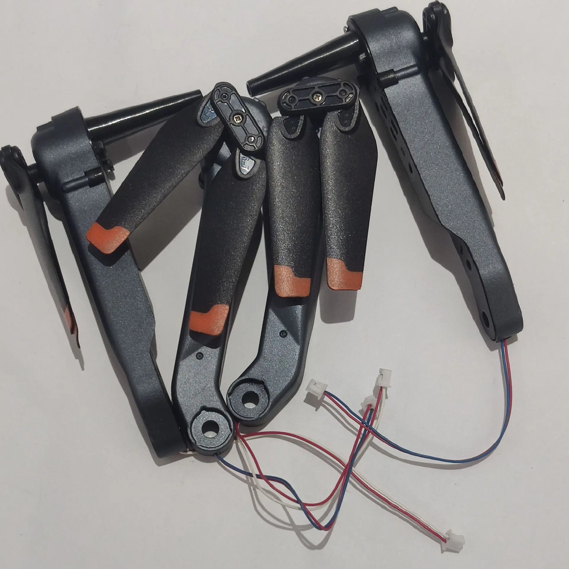 P8.Drone Foldable RC Quadcopter P8Pro/P8Max P8 PRO P8 MAX Drones Spare Parts Motor Arm 4PCS With Folding Blade CW CCW Propellers
P8.Drone Foldable RC Quadcopter P8Pro/P8Max P8 PRO P8 MAX Drones Spare Parts Motor Arm 4PCS With Folding Blade CW CCW Propellers