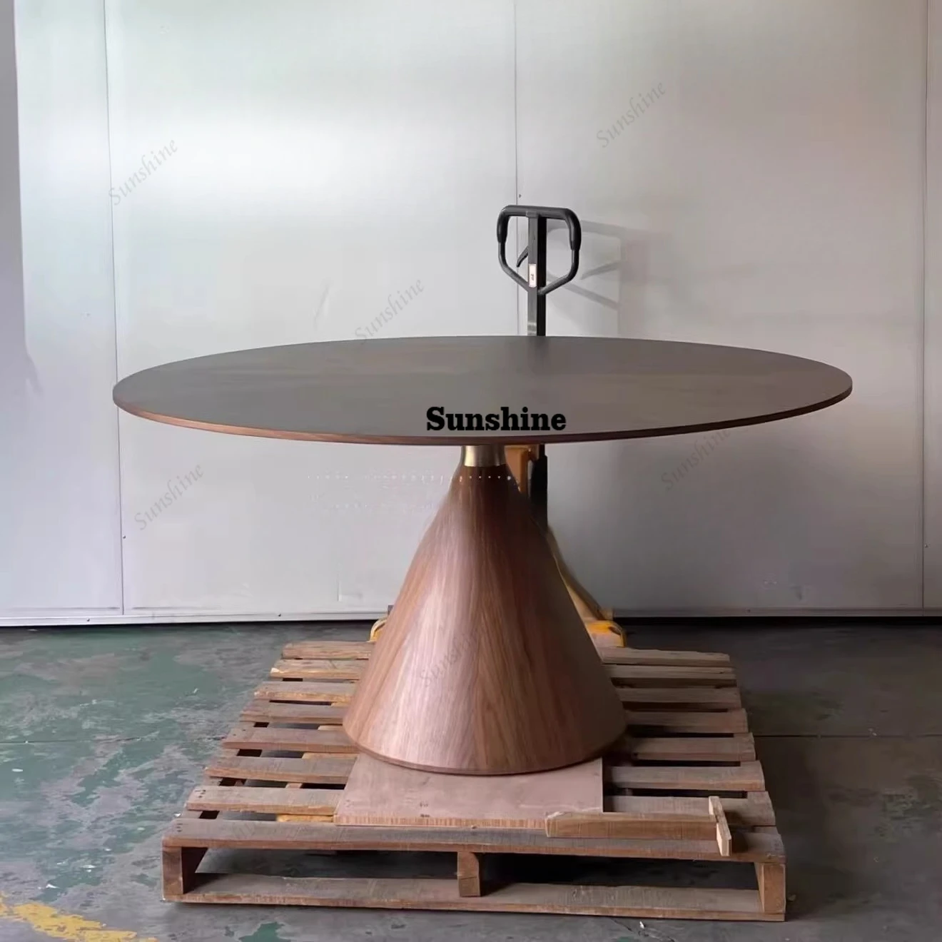 Итальянский стол для виллы в стиле лайт-люкс, современный обеденный стол из массива дерева
Итальянский стол для виллы в стиле лайт-люкс, современный обеденный стол из массива дерева