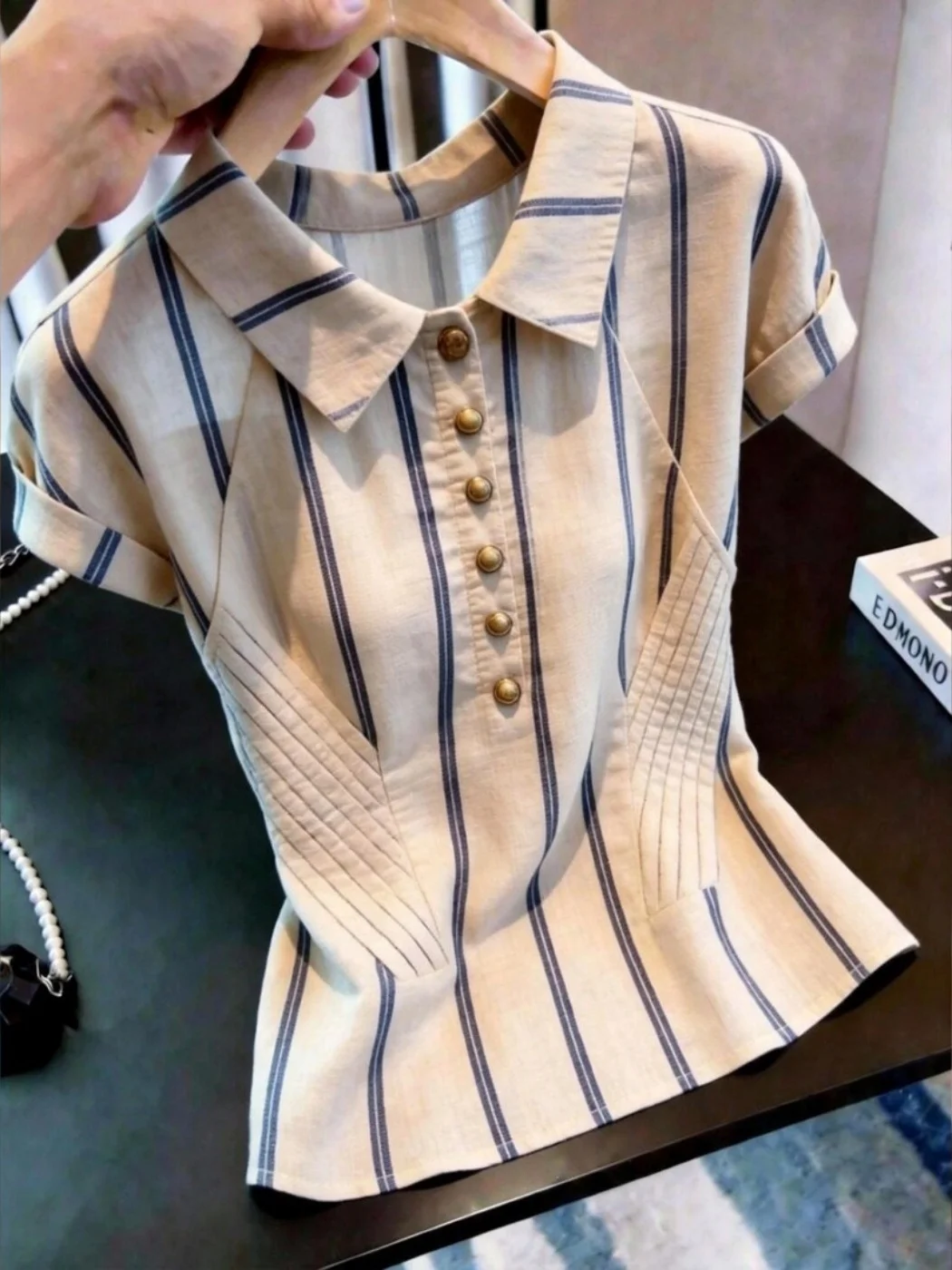 Unique Beautiful Striped Flip-Collared Shirt Women's Fashion French Style Breathable Short Sleeve High Waist Design Summer Ne...
Unique Beautiful Striped Flip-Collared Shirt Women's Fashion French Style Breathable Short Sleeve High Waist Design Summer Ne...