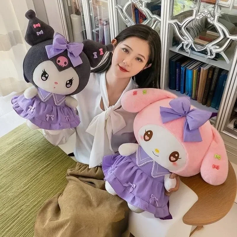 Новая плюшевая кукла Sanrio Kawaii Kuromi, мягкая детская спальная кровать для девочек, мультяшная подушка, мелодия, милое украшение для комнаты, подарок
Новая плюшевая кукла Sanrio Kawaii Kuromi, мягкая детская спальная кровать для девочек, мультяшная подушка, мелодия, милое украшение для комнаты, подарок