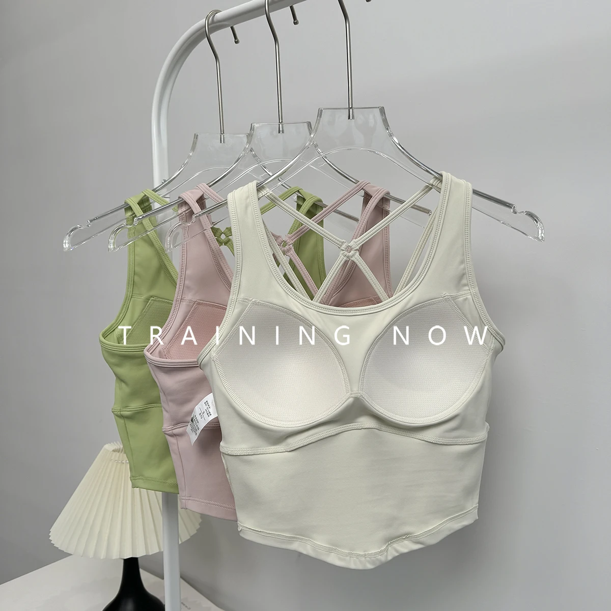 Спортивное нижнее белье для женщин летом, сексуальное красивое нижнее белье для бега сзади, противоударный бюстгальтер для йоги, встроенный жилет для фитнеса и тренировок
Спортивное нижнее белье для женщин летом, сексуальное красивое нижнее белье для бега сзади, противоударный бюстгальтер для йоги, встроенный жилет для фитнеса и тренировок