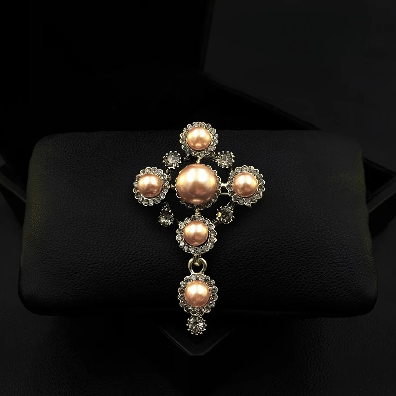 1913 Elegant Vintage Tassel Brooch Sparkling Rhinestone Small Tweed Style Cross Corsage Pin for Women High-End Fashion Jewelry
1913 Elegant Vintage Tassel Brooch Sparkling Rhinestone Small Tweed Style Cross Corsage Pin for Women High-End Fashion Jewelry