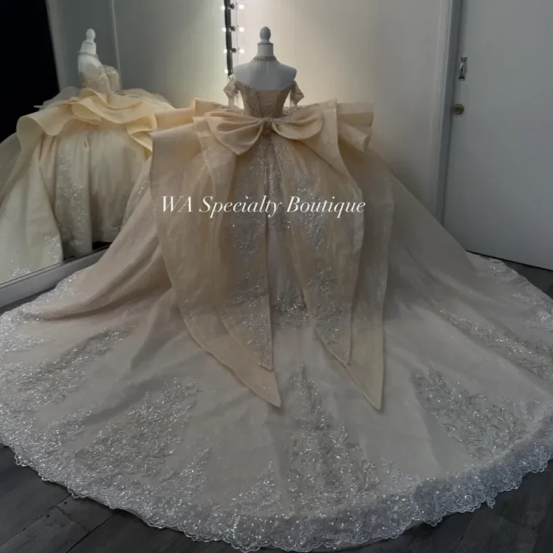 Champagne Quinceanera Dresses Ball Gown Off The Shoulder Applique Lace Beading Crystal Bow Tull Sweet 16 Vestidos 15 De Anos
Champagne Quinceanera Dresses Ball Gown Off The Shoulder Applique Lace Beading Crystal Bow Tull Sweet 16 Vestidos 15 De Anos