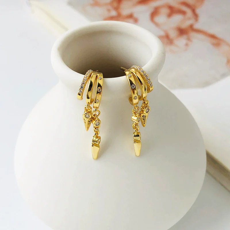 Женские серьги из стерлингового серебра S925 с позолотой, цирконами и двойными подвесками, модные украшения для вечеринок.
Женские серьги из стерлингового серебра S925 с позолотой, цирконами и двойными подвесками, модные украшения для вечеринок.