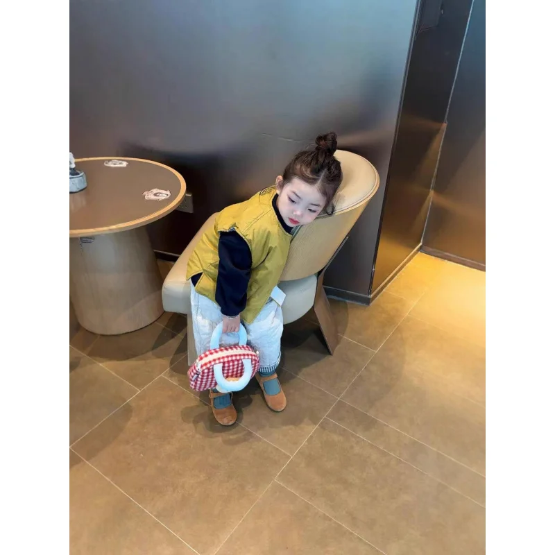 Girls' Winter Outfit2025Children's Korean Style Versatile Round Neck Reversible Vest Jacket for Girls Baby Warm Cotton Pants
Girls' Winter Outfit2025Children's Korean Style Versatile Round Neck Reversible Vest Jacket for Girls Baby Warm Cotton Pants