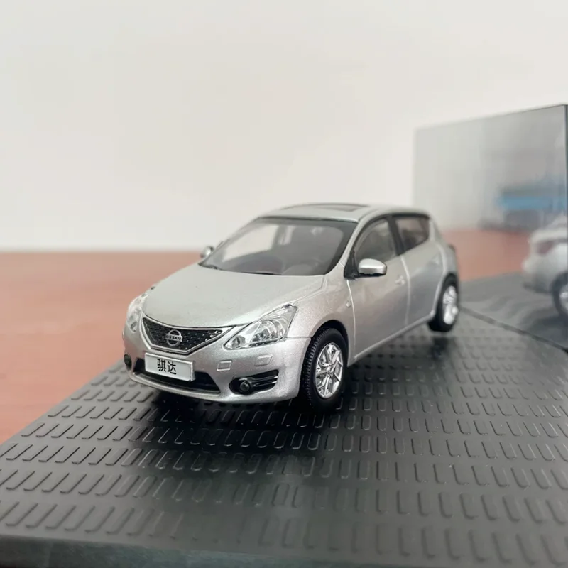Diecast 1:43 Scale Tiida 2011 Alloy Simulation Car Model Adult Collection Decoration Holiday Gift Static Display
Diecast 1:43 Scale Tiida 2011 Alloy Simulation Car Model Adult Collection Decoration Holiday Gift Static Display