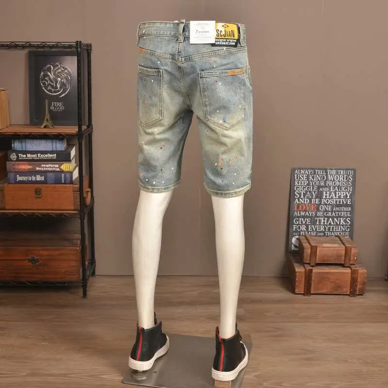 Summer vintage vintage light colored ripped denim shorts for men, stretch casual spray painted printed five quarter pants
Summer vintage vintage light colored ripped denim shorts for men, stretch casual spray painted printed five quarter pants