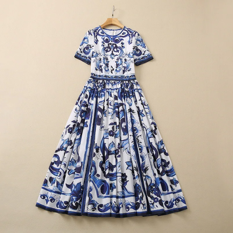 European and American women's summer 2022 new Blue court print round collar with short sleeves Fashion cotton pleated dress
European and American women's summer 2022 new Blue court print round collar with short sleeves Fashion cotton pleated dress