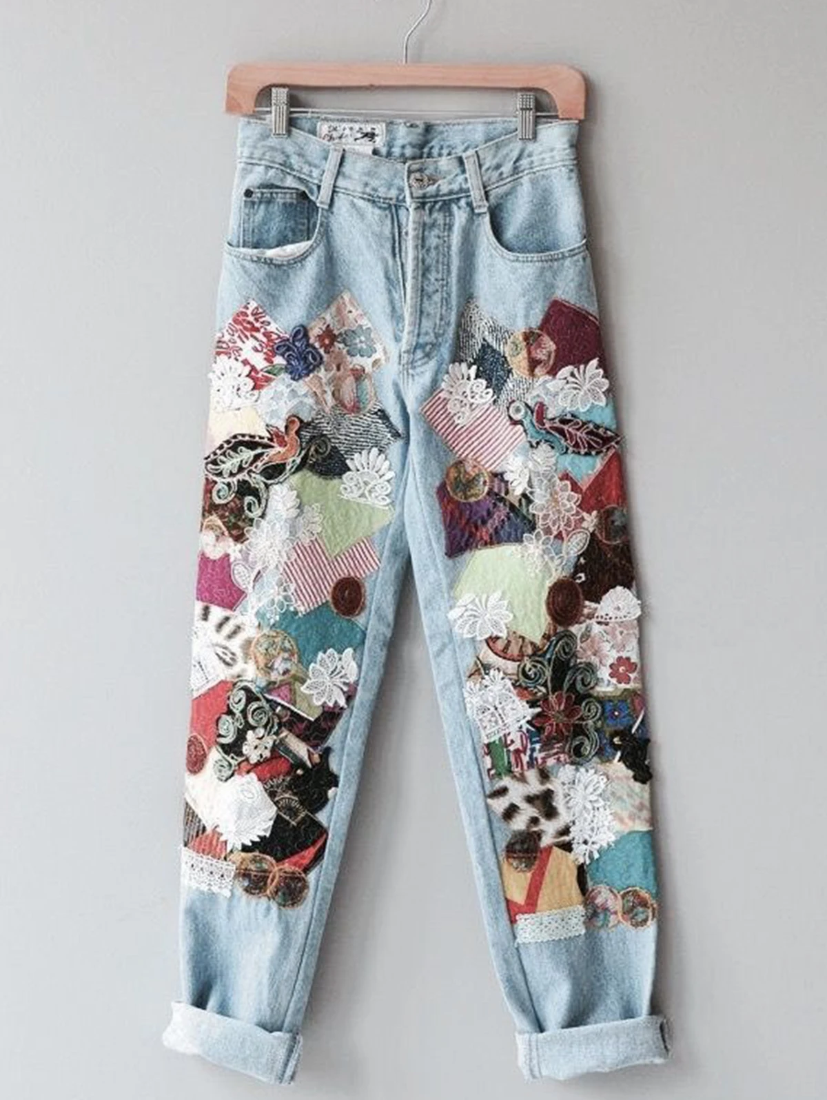Women's Casual Patchwork Guipure Lace Floral Print Pocket Straight Leg Denim Jeans Versatile Casual Jeans for Everyday Street
Women's Casual Patchwork Guipure Lace Floral Print Pocket Straight Leg Denim Jeans Versatile Casual Jeans for Everyday Street