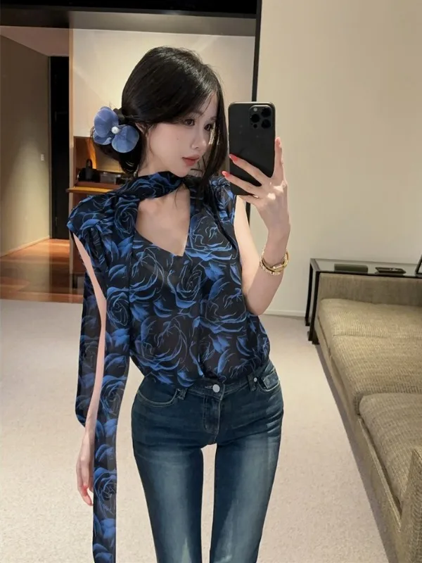 Rose Print Sash Sleeveless Shirt Women Summer New V-Neck Design Slimming Chiffon Top French Style Loose Fit Unisex Regular Le...
Rose Print Sash Sleeveless Shirt Women Summer New V-Neck Design Slimming Chiffon Top French Style Loose Fit Unisex Regular Le...