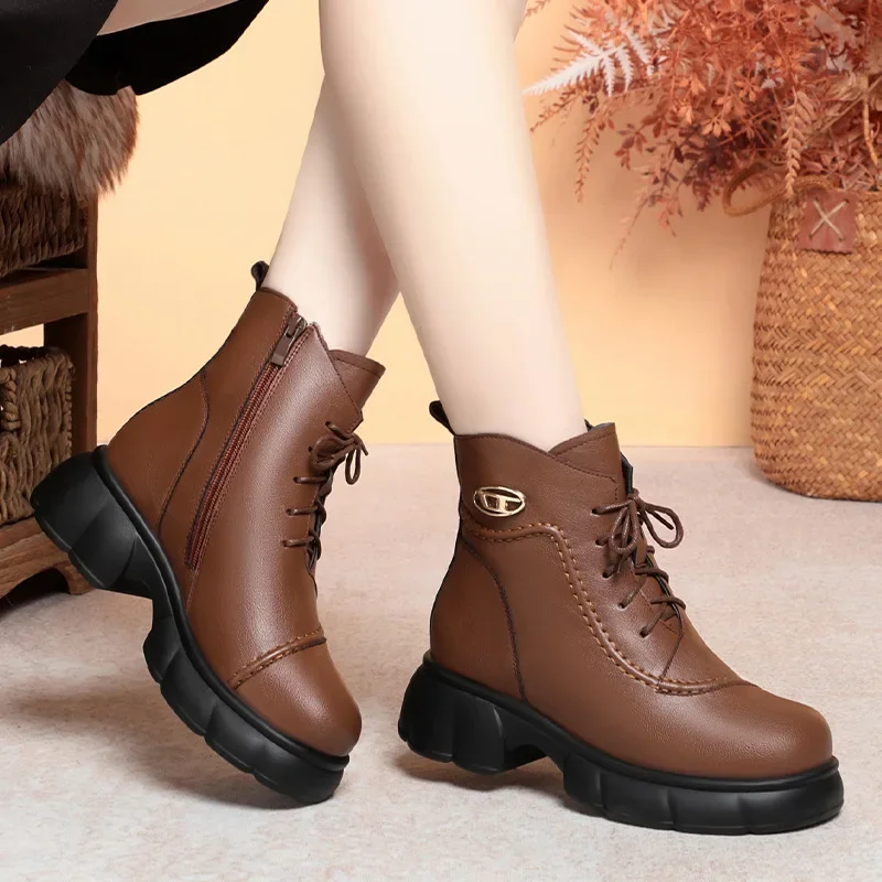 4.5cm Fashion Comfortable Soft Leather Shoes Women Motorcycle Boots Fall 2024 Flat Square Heels Short Fur Ankle Boots Office Mom
4.5cm Fashion Comfortable Soft Leather Shoes Women Motorcycle Boots Fall 2024 Flat Square Heels Short Fur Ankle Boots Office Mom