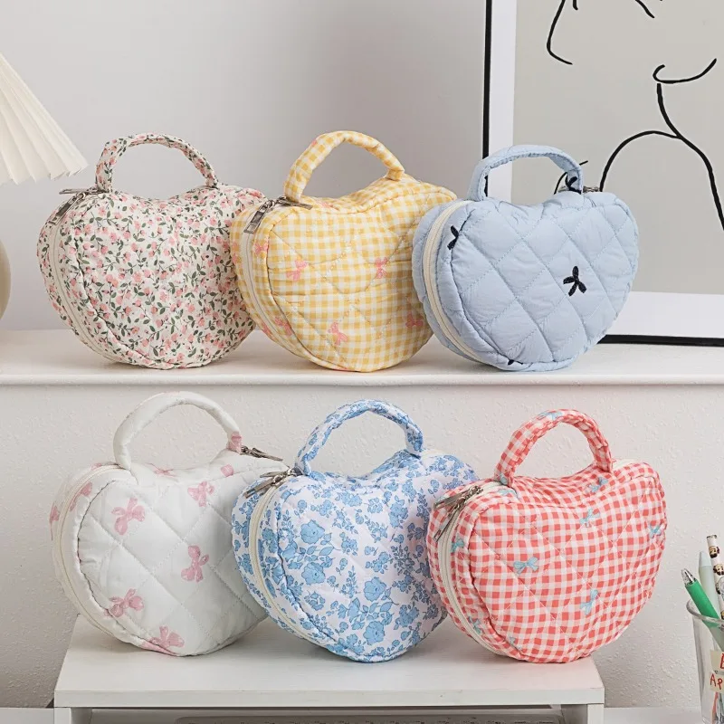 2026 New Large Capacity Floral Makeup Bag with Heart Pattern, Home Pastel Travel Cosmetic Organizer with Handles for Women Gift
2026 New Large Capacity Floral Makeup Bag with Heart Pattern, Home Pastel Travel Cosmetic Organizer with Handles for Women Gift