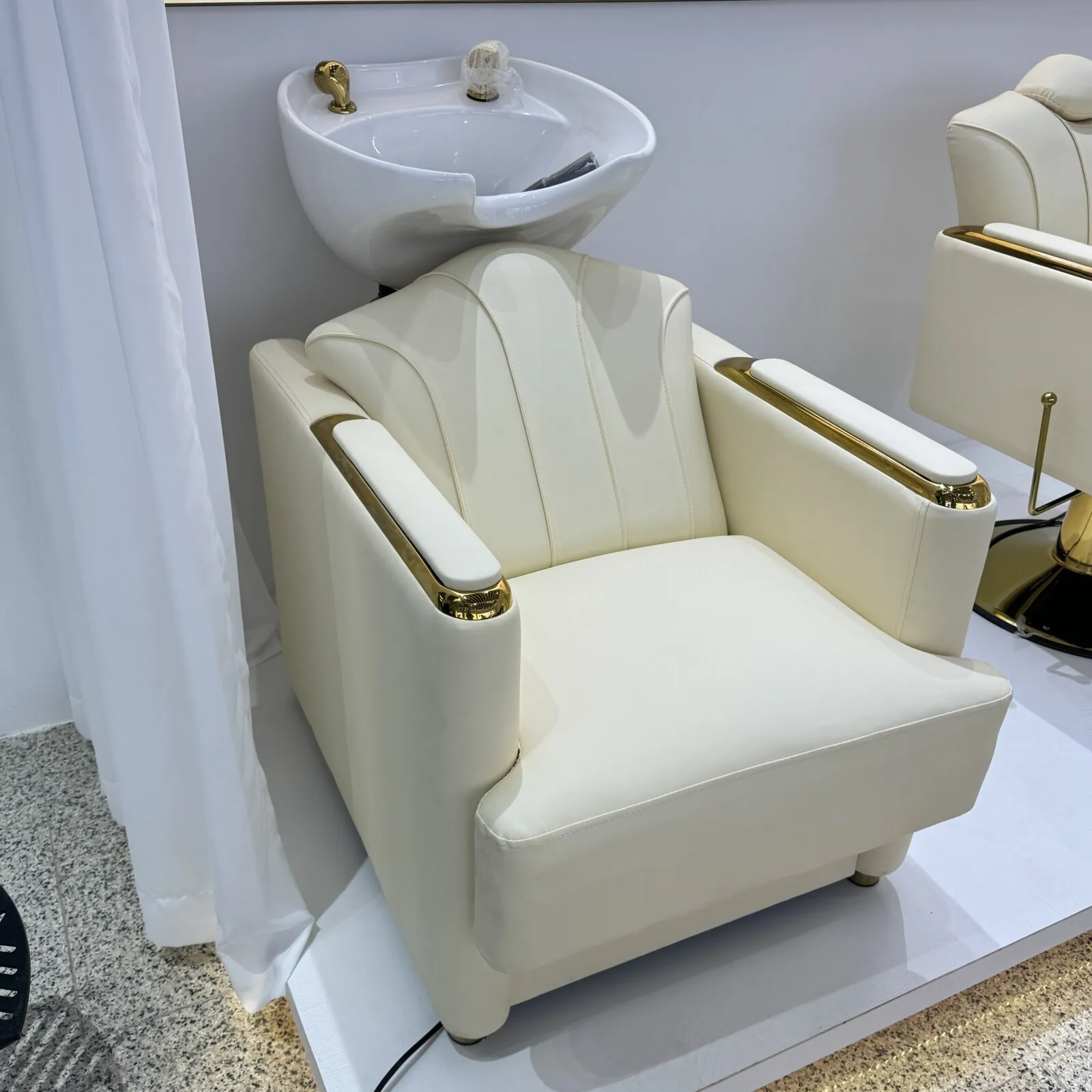 *Luxury Modern 180 Degree Reclining 360 Degree Rotation Hydraulic Pump Barber Chair Ergonomic Height Adjustable Barber Shop
*Luxury Modern 180 Degree Reclining 360 Degree Rotation Hydraulic Pump Barber Chair Ergonomic Height Adjustable Barber Shop