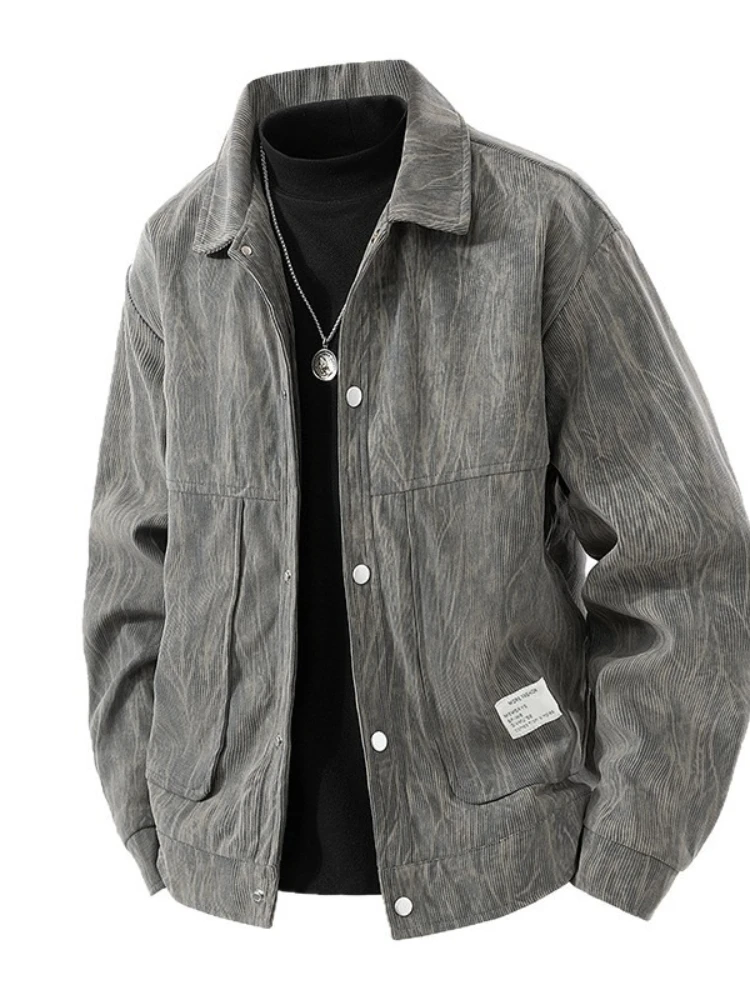 Осенне-зимняя вельветовая куртка для мужчин с отложным воротником, свободная посадка, большие размеры, деловая повседневная легкая роскошная верхняя одежда высокого класса, новинка
Осенне-зимняя вельветовая куртка для мужчин с отложным воротником, свободная посадка, большие размеры, деловая повседневная легкая роскошная верхняя одежда высокого класса, новинка