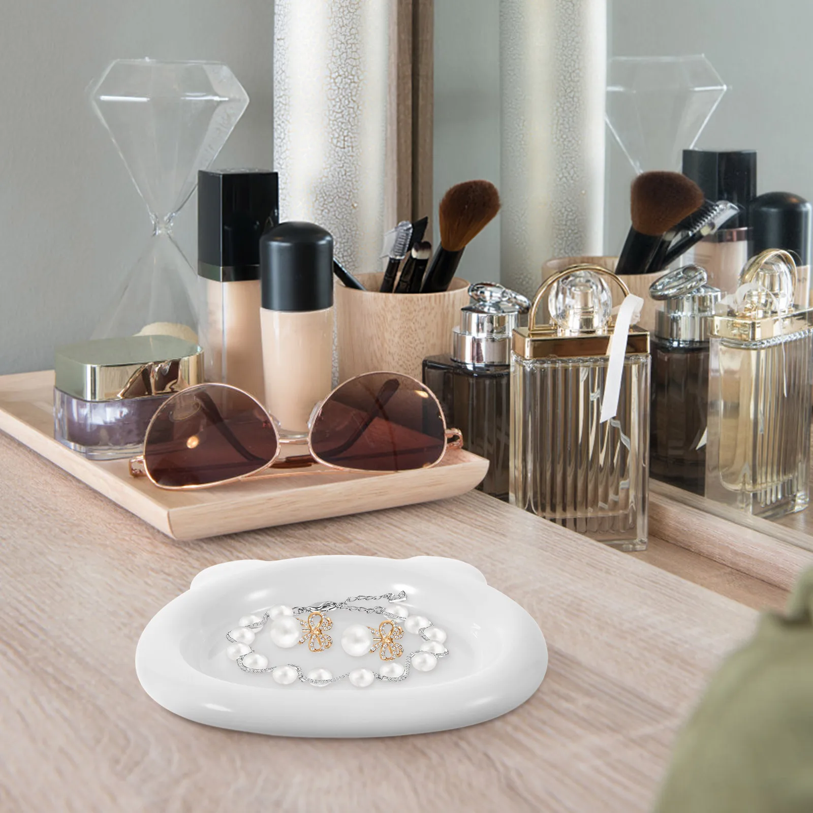 Bear Head Ceramic Jewelry Storage Tray Decorative Ring Dish Jewelry Display Tray Multi-Functional Desktop Organizer for Keys
Bear Head Ceramic Jewelry Storage Tray Decorative Ring Dish Jewelry Display Tray Multi-Functional Desktop Organizer for Keys