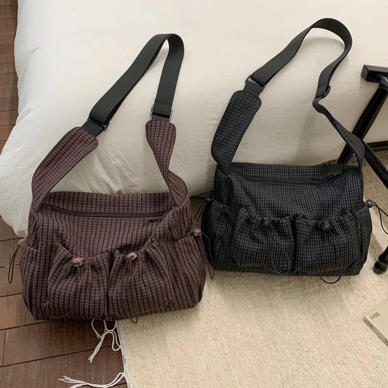 Korean Fashion Plaid Shoulder Bag Large Capacity Drawstring Crossbody Bag Women Simple Versatile Tote Bags Multi-pocket Handbag
Korean Fashion Plaid Shoulder Bag Large Capacity Drawstring Crossbody Bag Women Simple Versatile Tote Bags Multi-pocket Handbag