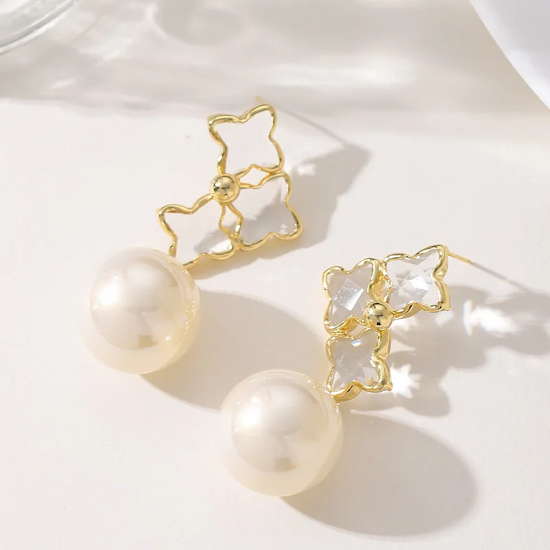 Stylish, exaggerated, simple, bright, round, Shijia pearl earrings, niche light luxury, fashionable, high-end versatile earrings
Stylish, exaggerated, simple, bright, round, Shijia pearl earrings, niche light luxury, fashionable, high-end versatile earrings