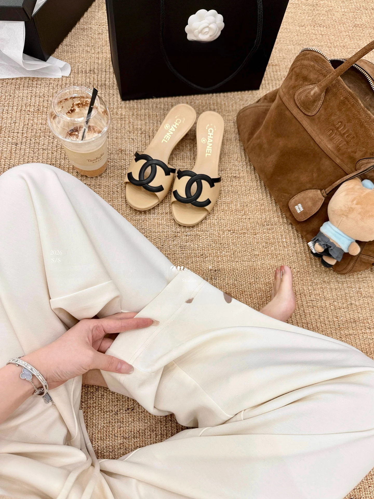 KIMYY Golden Bamboo Fiber Women's Casual Pants Breathable Drapey Slimming Straight Leg Trousers Comfortable Natural Waist
KIMYY Golden Bamboo Fiber Women's Casual Pants Breathable Drapey Slimming Straight Leg Trousers Comfortable Natural Waist