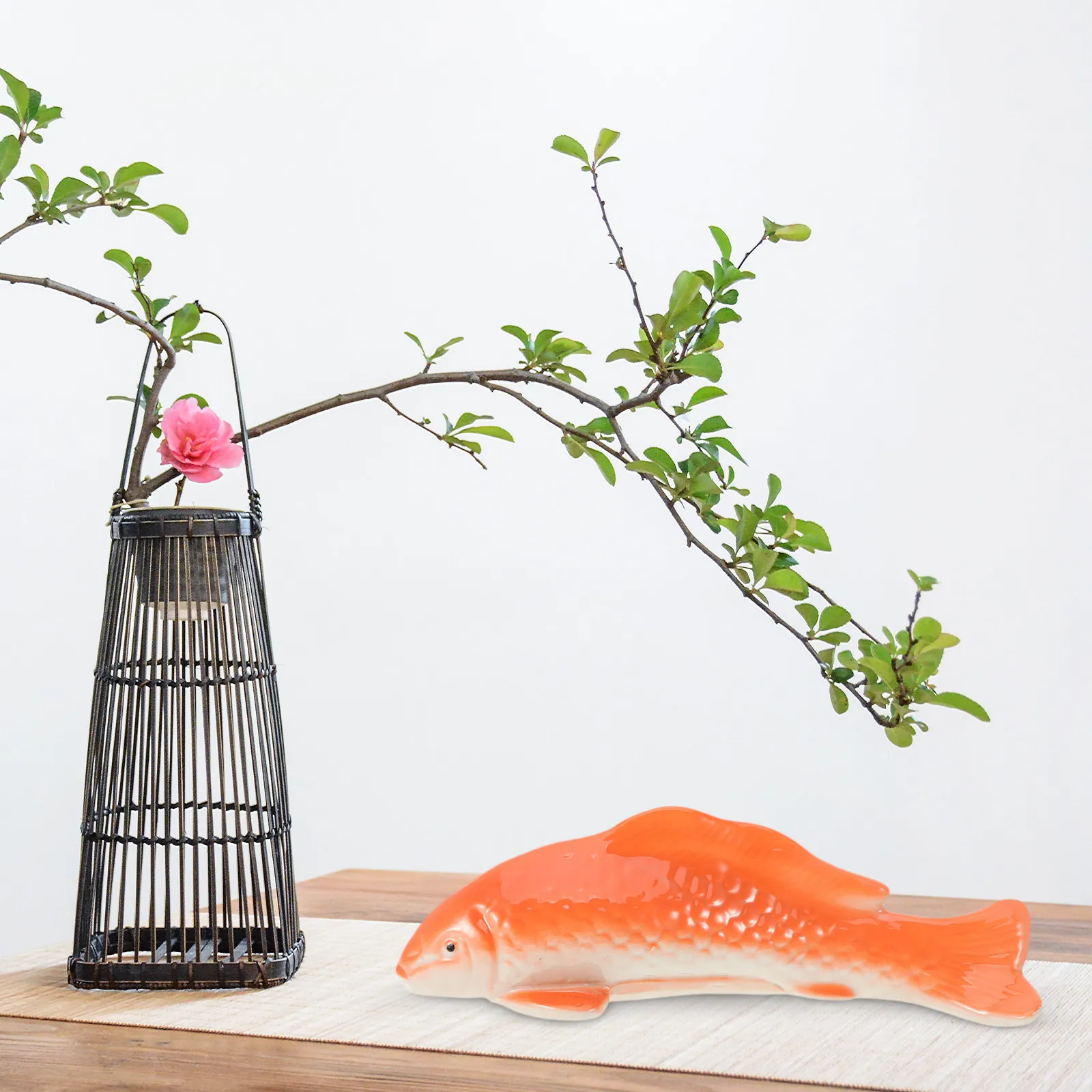 Ceramic Floating Goldfish Statue Aquarium Decor Fish Tank Ornament Desktop Pond Bird Bath Decor Adorable Lifelike Underwater
Ceramic Floating Goldfish Statue Aquarium Decor Fish Tank Ornament Desktop Pond Bird Bath Decor Adorable Lifelike Underwater