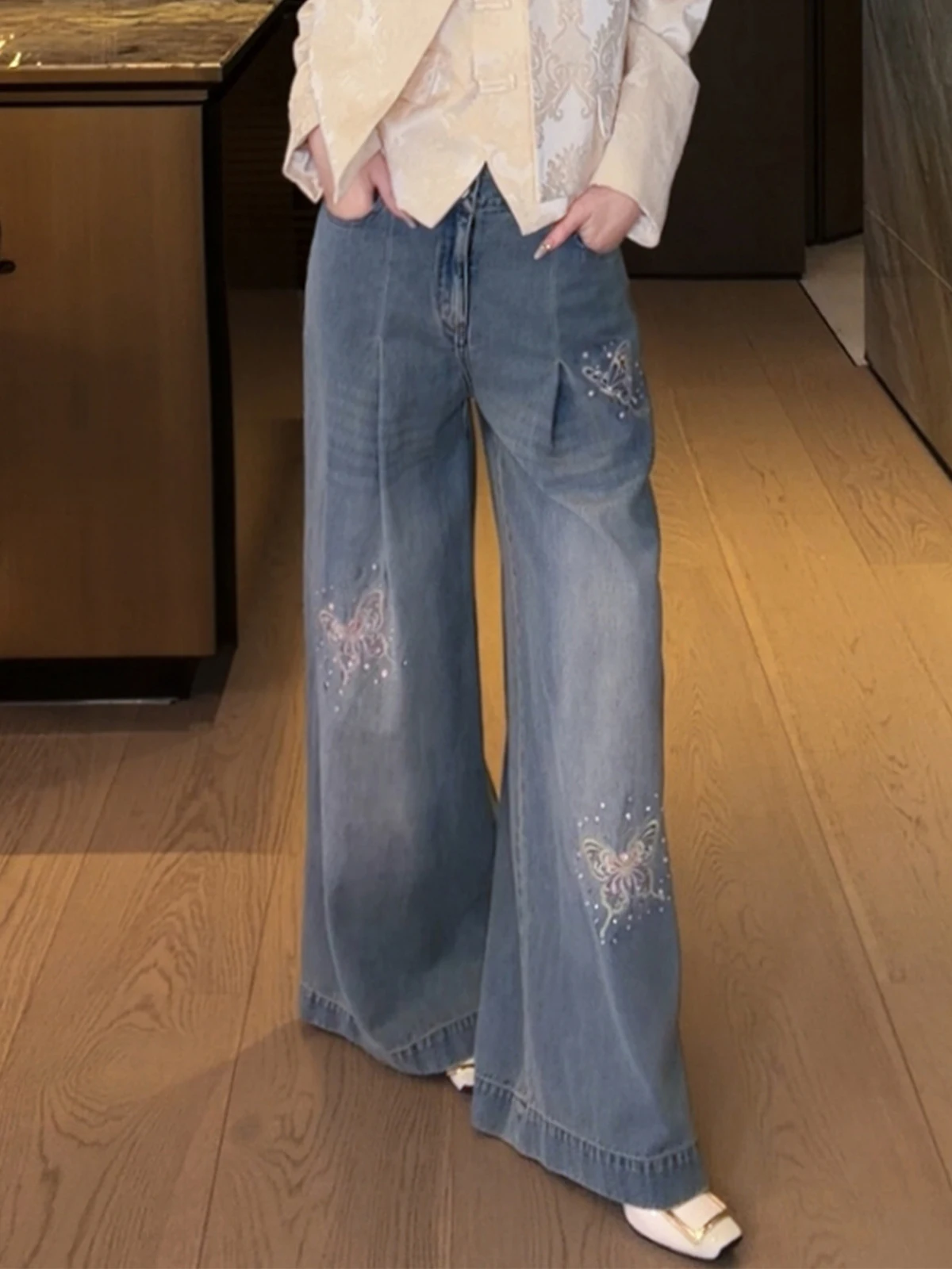 Old-World Charm Embroidered Denim Cotton Wide Leg Pants 3D Embroidery l Waist Spring Season Ladies Trousers
Old-World Charm Embroidered Denim Cotton Wide Leg Pants 3D Embroidery l Waist Spring Season Ladies Trousers