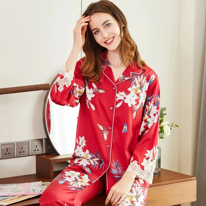 Romantic Lily Print Pure Silk Nightwear Lace Trim Heavyweight 100% Mulberry Silk Pajama Set Long Sleeve Top & Trousers Pajamas
Romantic Lily Print Pure Silk Nightwear Lace Trim Heavyweight 100% Mulberry Silk Pajama Set Long Sleeve Top & Trousers Pajamas
