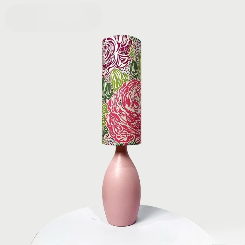 French Vase Shaped Table Lamp LED Cloth Art Dyed Lampshade Living Room Bedroom Dining Hall Homestay Study Atmosphere Desk Light
French Vase Shaped Table Lamp LED Cloth Art Dyed Lampshade Living Room Bedroom Dining Hall Homestay Study Atmosphere Desk Light