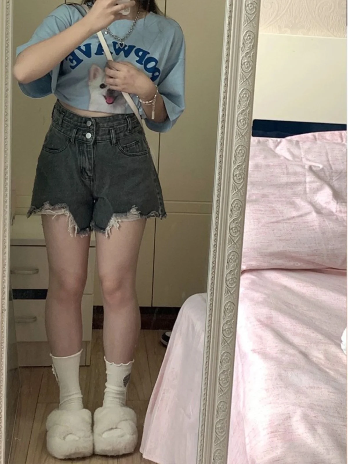 Retro High Waist Wide Leg Short Jeans Women's plus Size Summer Slimming Hot Pants with Frayed Hem Denim Skinnies
Retro High Waist Wide Leg Short Jeans Women's plus Size Summer Slimming Hot Pants with Frayed Hem Denim Skinnies