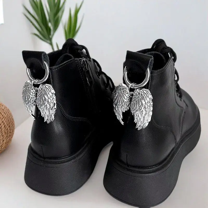 Y2K Metal Angel Wings Martin Boot Shoes Buckles Decoration Removable Pendant Martin Boots Heel Decor Pendant Diy Snap Hook
Y2K Metal Angel Wings Martin Boot Shoes Buckles Decoration Removable Pendant Martin Boots Heel Decor Pendant Diy Snap Hook