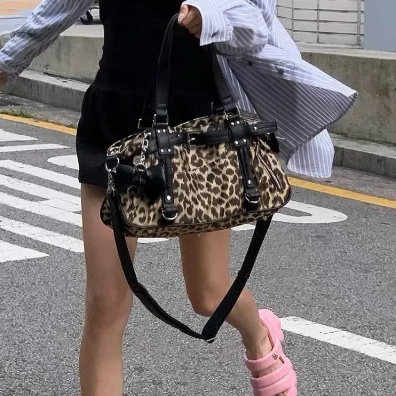 Large Capacity Shoulder Crossbody Tote Bag Spice Girl Y2K Handbag Sports Gym Bag Travel Bags Fashion Large Capacity Design Bags
Large Capacity Shoulder Crossbody Tote Bag Spice Girl Y2K Handbag Sports Gym Bag Travel Bags Fashion Large Capacity Design Bags