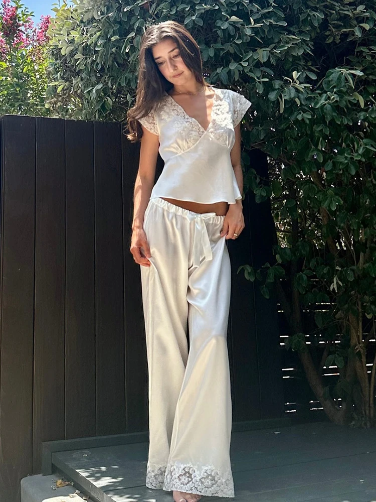 Women Ivory Satin Lace Trim Pajama 2 Piece Set Elegant Peplum Top Wide Leg Long Pants Suit 2026 Female Summer Leisure Nightwear
Women Ivory Satin Lace Trim Pajama 2 Piece Set Elegant Peplum Top Wide Leg Long Pants Suit 2026 Female Summer Leisure Nightwear