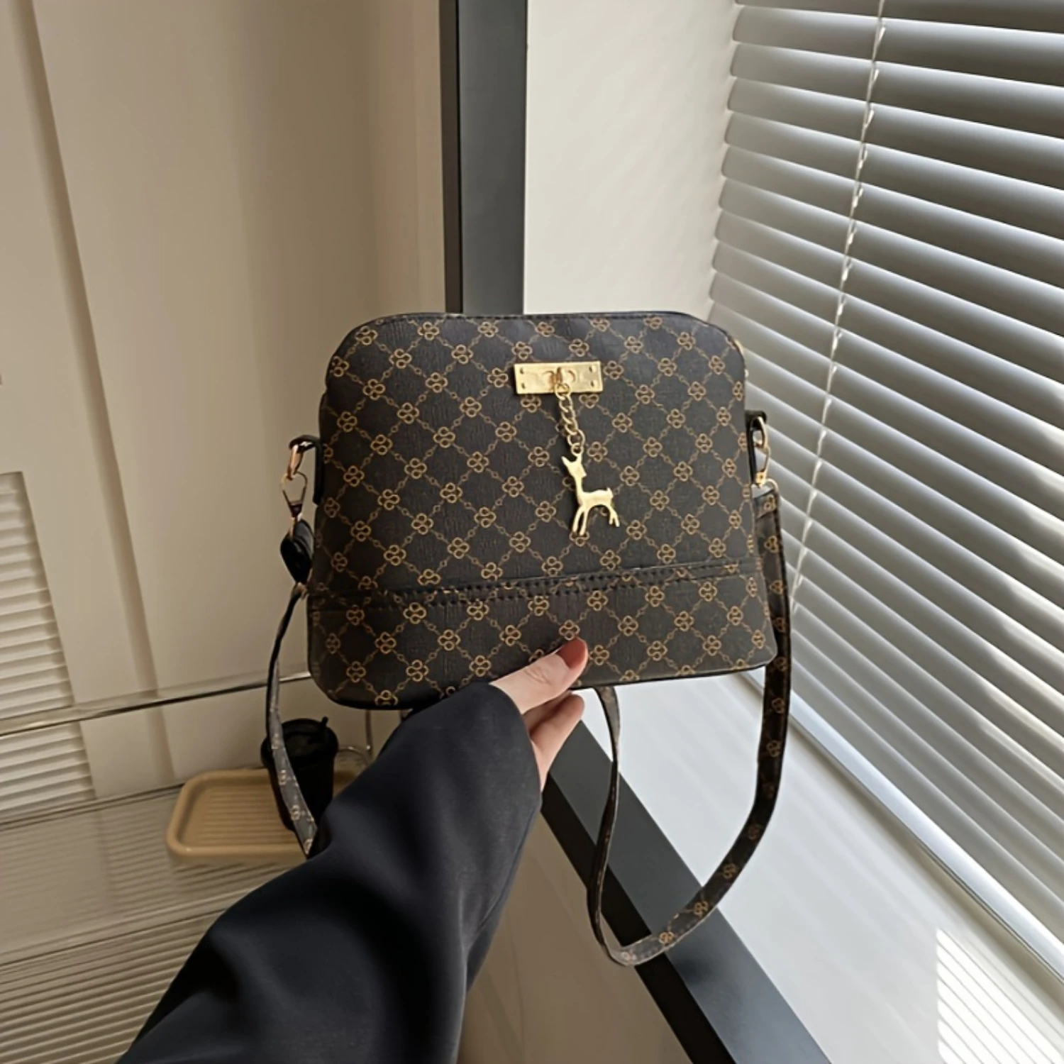 Flower Print Crossbody Bag For Women, PU Leather Purse, Versatile Small Shoulder Handbag
Flower Print Crossbody Bag For Women, PU Leather Purse, Versatile Small Shoulder Handbag
