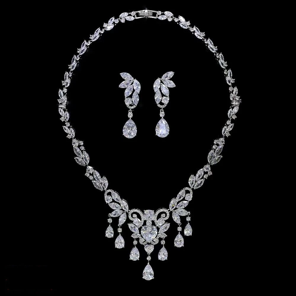 Luxurious all zirconia high-quality exquisite necklace earring set, fashionable sparkling crystal bridal jewelry gift CN10104
Luxurious all zirconia high-quality exquisite necklace earring set, fashionable sparkling crystal bridal jewelry gift CN10104