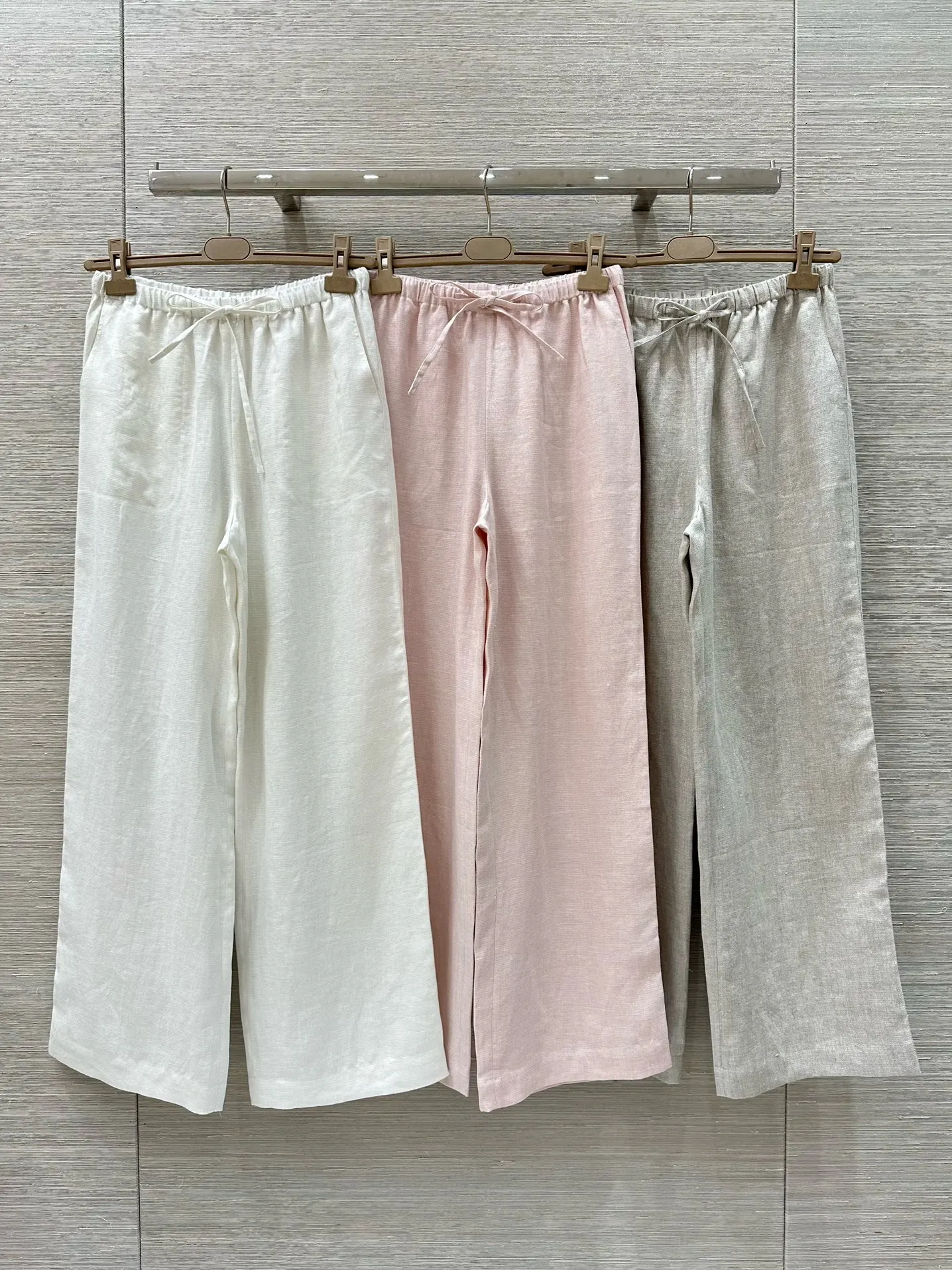 3-Color Women Linen Long Pants Drawstring Elastic Waist Loose Casual Wide Leg Trousers
3-Color Women Linen Long Pants Drawstring Elastic Waist Loose Casual Wide Leg Trousers