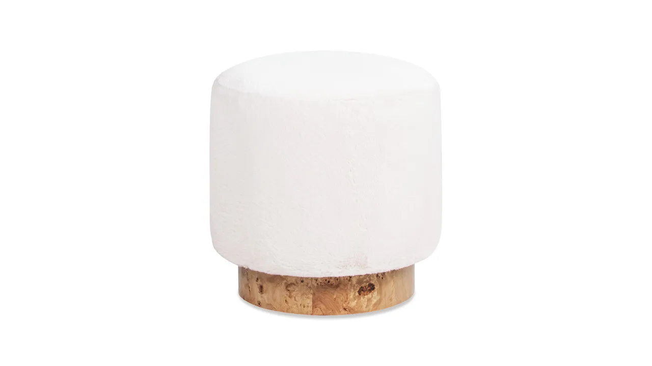 Round fur cushion and tree knot cushion footstool
Round fur cushion and tree knot cushion footstool