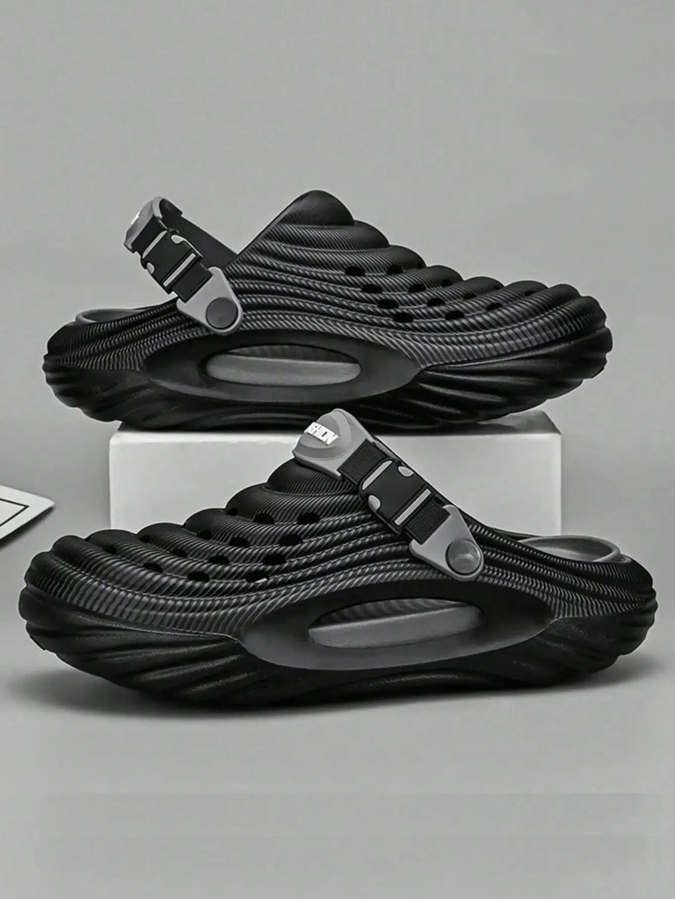 Plus Size Men's Summer Outdoor Breathable Sandals, Soft Thick Tire Sole Anti-Slip Closed Toe Beach/Hiking Slippers
Plus Size Men's Summer Outdoor Breathable Sandals, Soft Thick Tire Sole Anti-Slip Closed Toe Beach/Hiking Slippers