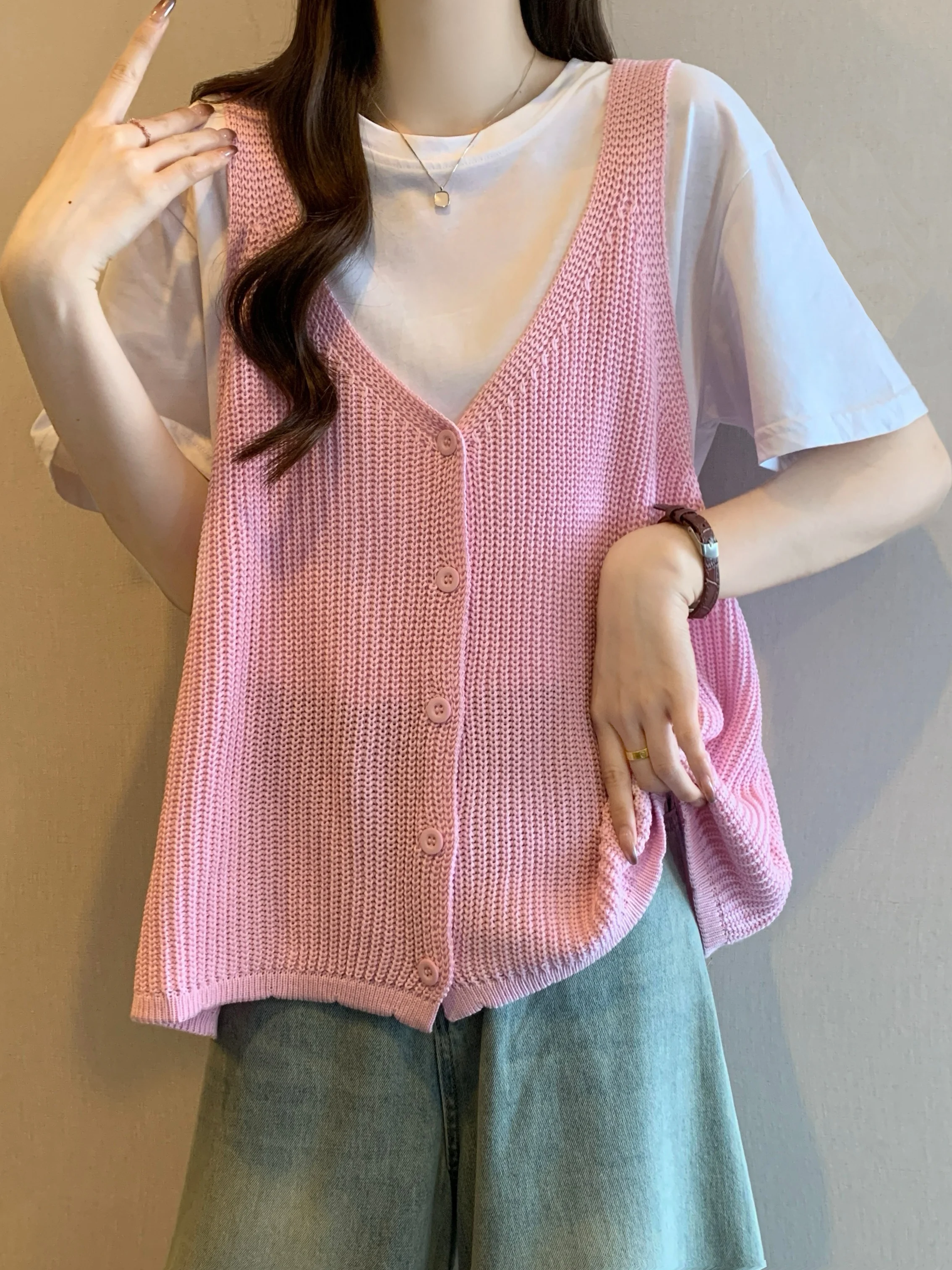 Pink V-Neck Knitted Vest Top Women's plus Size Layering Sleeveless Korean Style Dopaamine Spring Summer Fashion Commute
Pink V-Neck Knitted Vest Top Women's plus Size Layering Sleeveless Korean Style Dopaamine Spring Summer Fashion Commute