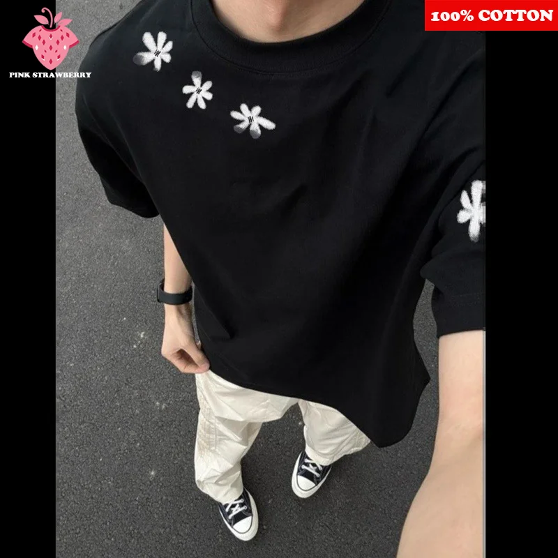American Casual Black T-shirt Men Summer 2025 New 100% Cotton Round Neck Short sleeve Flower Print Tee Loose Y2kTop Men clothing
American Casual Black T-shirt Men Summer 2025 New 100% Cotton Round Neck Short sleeve Flower Print Tee Loose Y2kTop Men clothing