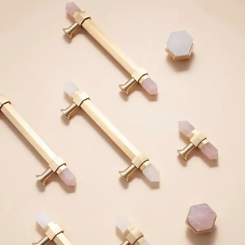 Натуральная хрустальная шестигранная ручка-скоба в скандинавском стиле для шкафа, гардероба, двери, элитная, из чистой латуни, длинная ручка-рейлинг для кухонного ящика
Натуральная хрустальная шестигранная ручка-скоба в скандинавском стиле для шкафа, гардероба, двери, элитная, из чистой латуни, длинная ручка-рейлинг для кухонного ящика