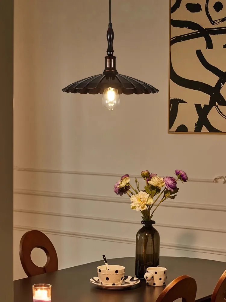 American retro ceiling chandelier vintage hanging light loft pendant light for coffee table dining table bar shop decoration
American retro ceiling chandelier vintage hanging light loft pendant light for coffee table dining table bar shop decoration