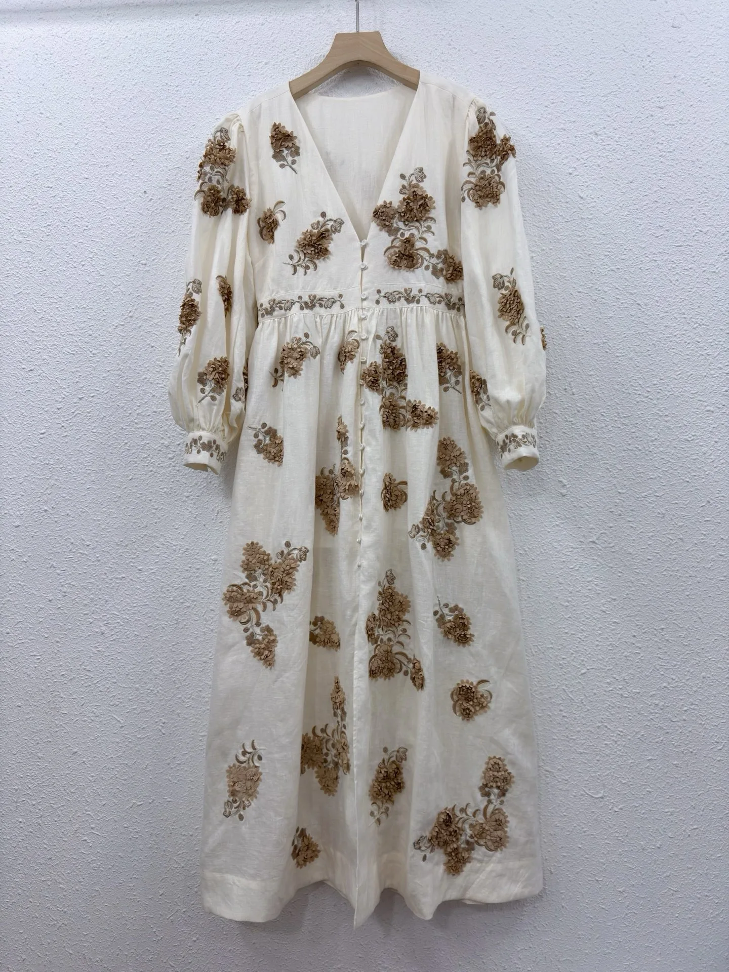 Vintage Beige Floral Applique Long Dress Women Deep V Puff Sleeve High Waist A Line Floor Length Dress With Side Pockets Romanti
Vintage Beige Floral Applique Long Dress Women Deep V Puff Sleeve High Waist A Line Floor Length Dress With Side Pockets Romanti