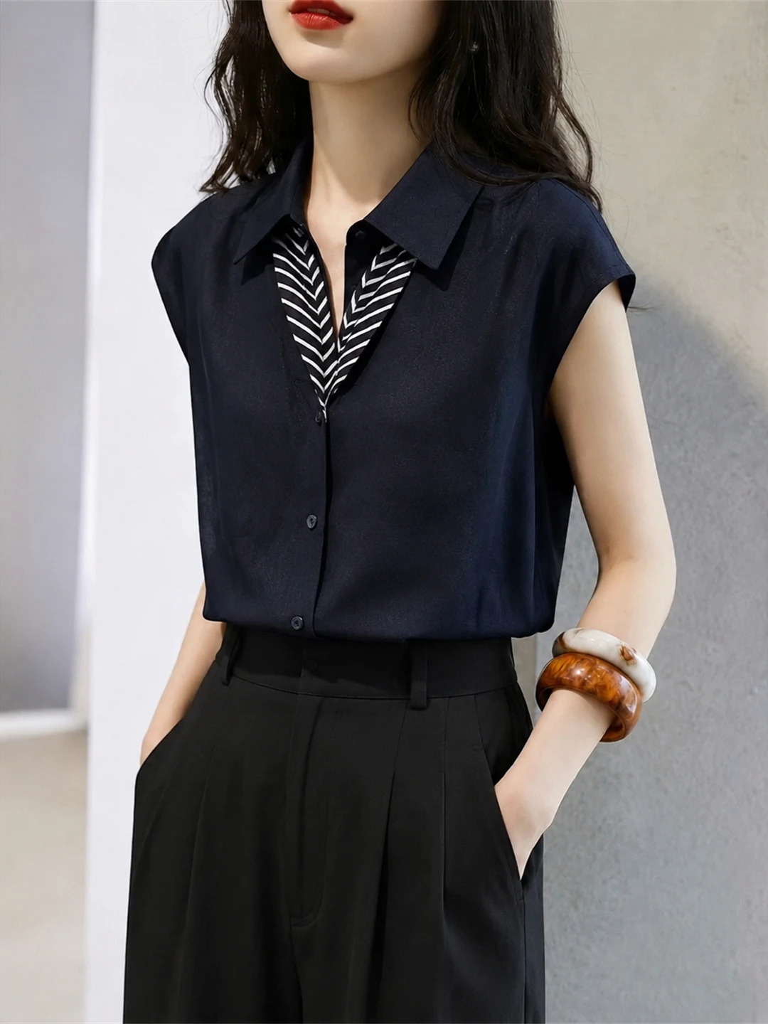 Versatile Collar Shirt Office Style Fashionable Summer Anti-Aging Popular Unique Top for Daily Wear Commute Korean Version
Versatile Collar Shirt Office Style Fashionable Summer Anti-Aging Popular Unique Top for Daily Wear Commute Korean Version