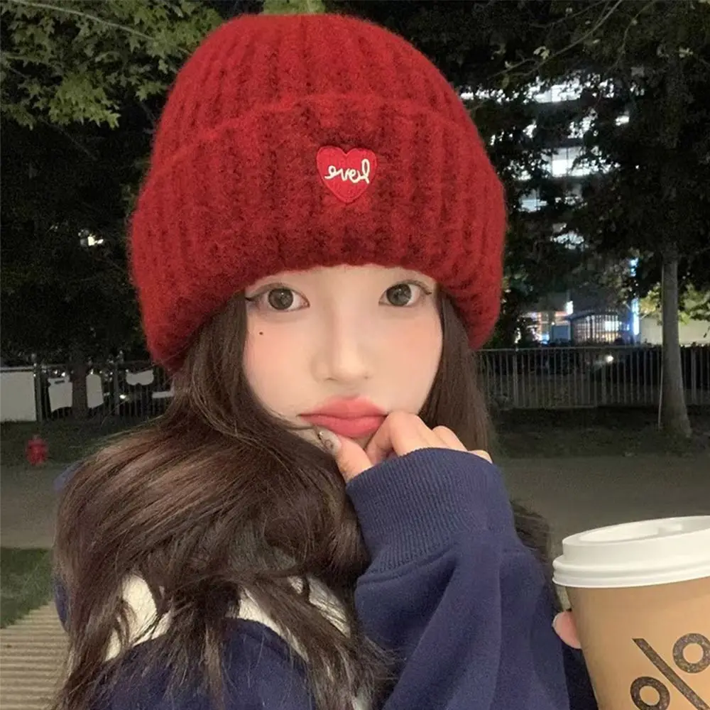 Модная зимняя теплая вязаная шапка, толстая шерстяная шапка с вышивкой «Любовь», повседневная милая кепка для отдыха для мужчин и женщин
Модная зимняя теплая вязаная шапка, толстая шерстяная шапка с вышивкой «Любовь», повседневная милая кепка для отдыха для мужчин и женщин