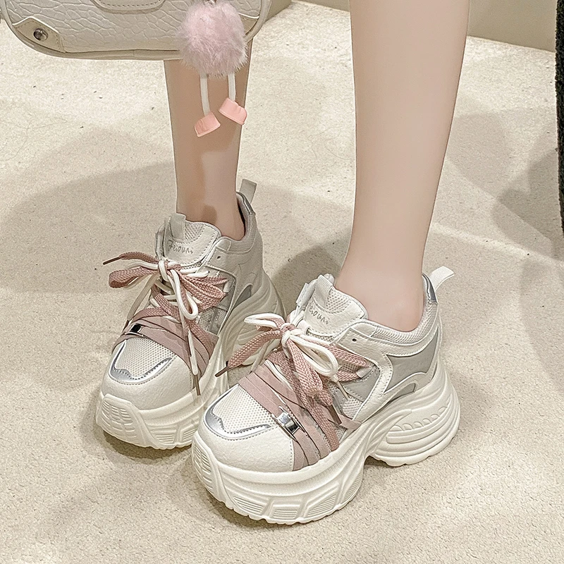 Новые весенние кроссовки на высокой платформе, повседневная спортивная обувь, женские вулканизированные кеды, сетчатые кожаные массивные кроссовки 10 см
Новые весенние кроссовки на высокой платформе, повседневная спортивная обувь, женские вулканизированные кеды, сетчатые кожаные массивные кроссовки 10 см