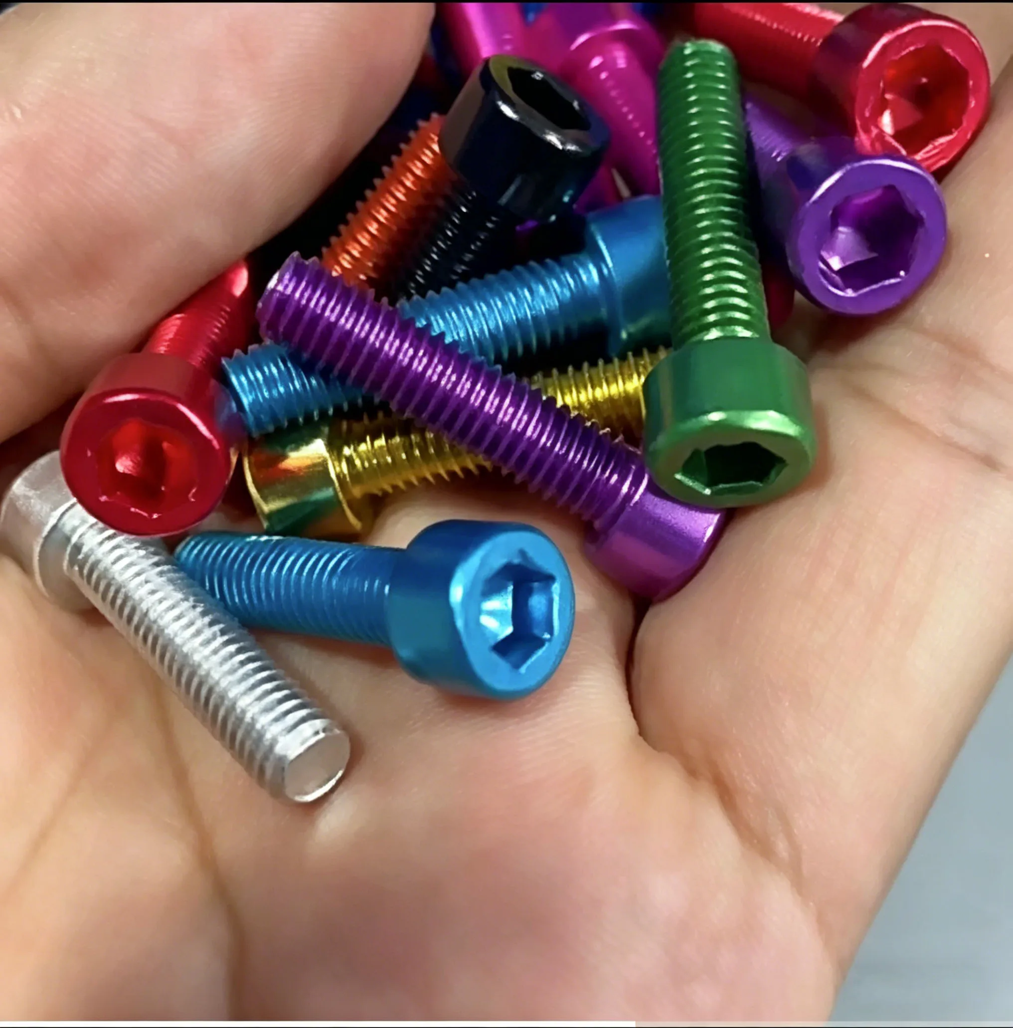 10 Colors Aluminum Hex Socket Cap Head Screws M5 M6 DIN912 Allen Bolts for RC Motor Bicycle Parts
10 Colors Aluminum Hex Socket Cap Head Screws M5 M6 DIN912 Allen Bolts for RC Motor Bicycle Parts